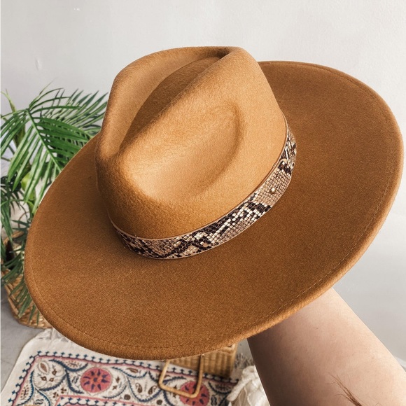 Wide-brim Hat in Camel π - Picture 2 of 9